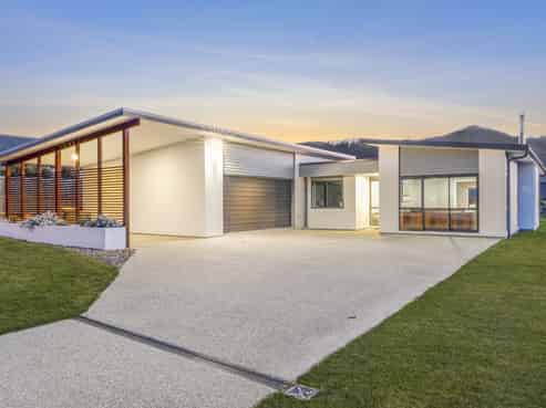 7 Centre Crescent, Wanaka