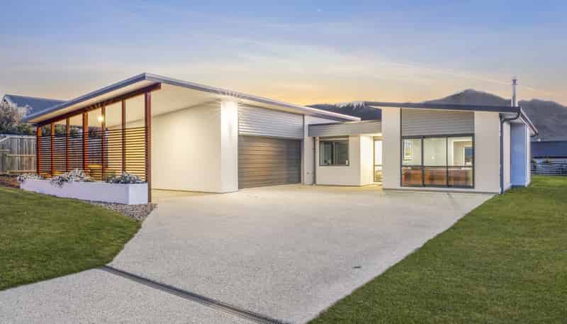 7 Centre Crescent, Wanaka