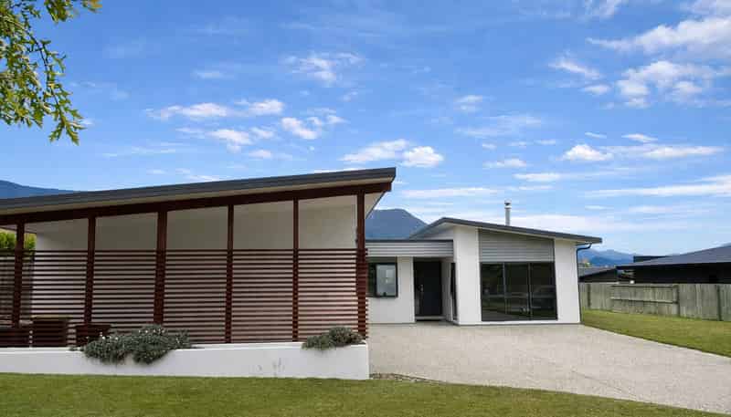 7 Centre Crescent, Wanaka