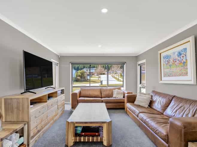 7 Centre Crescent, Wanaka