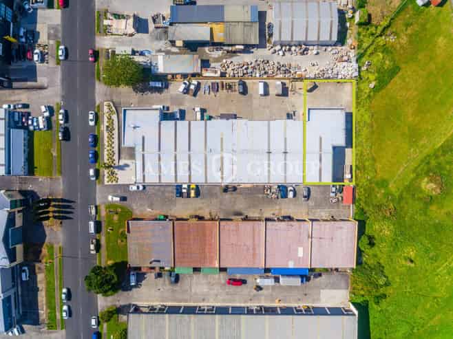 End Unit with Secure Yard | 391m²