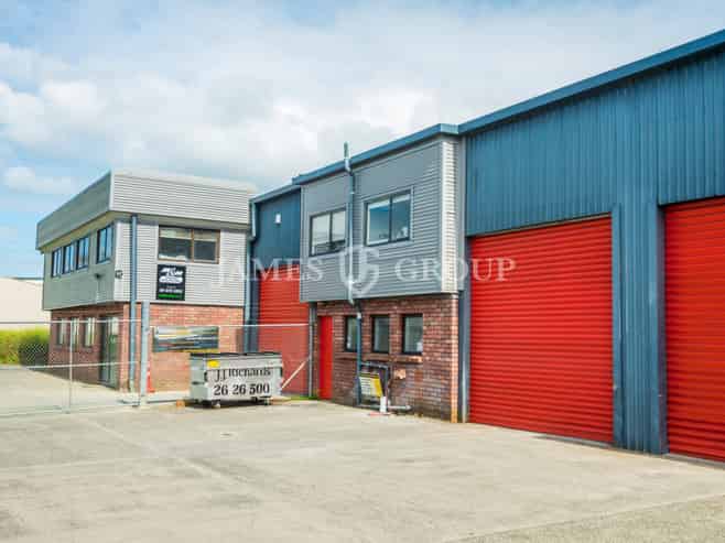 End Unit with Secure Yard | 391m²