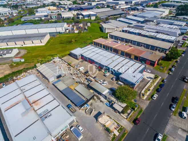 End Unit with Secure Yard | 391m²