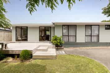 53 Harrisfield Drive, Hairini