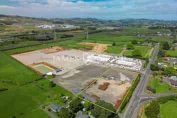 Metaled Yard with Full Utilities | 10,000m²