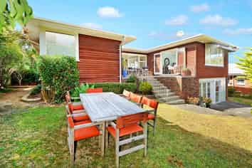 75 Lake Road, Northcote