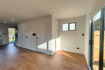 2/358 Main Road, Huapai