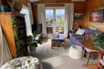 21 Bayview Road, Paremata