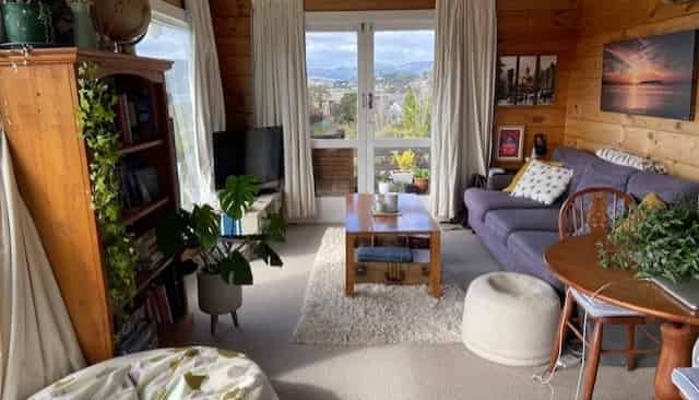 21 Bayview Road, Paremata