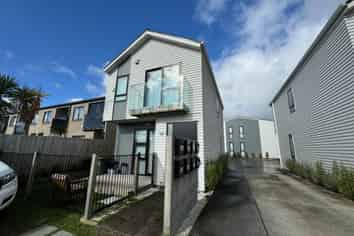 2/4 Bittern Place, Henderson