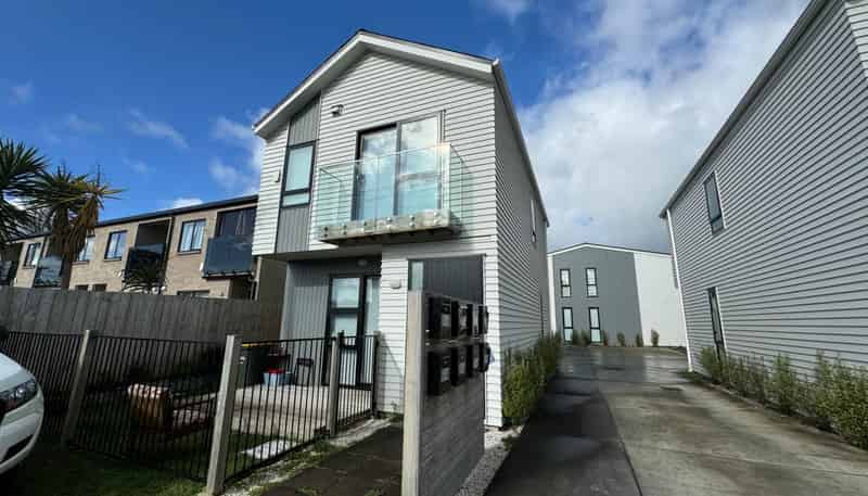 2/4 Bittern Place, Henderson