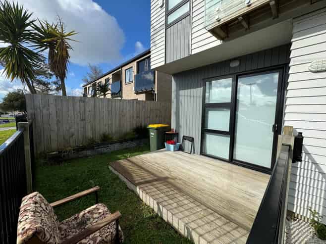 2/4 Bittern Place, Henderson