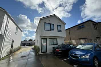 2/4 Bittern Place, Henderson