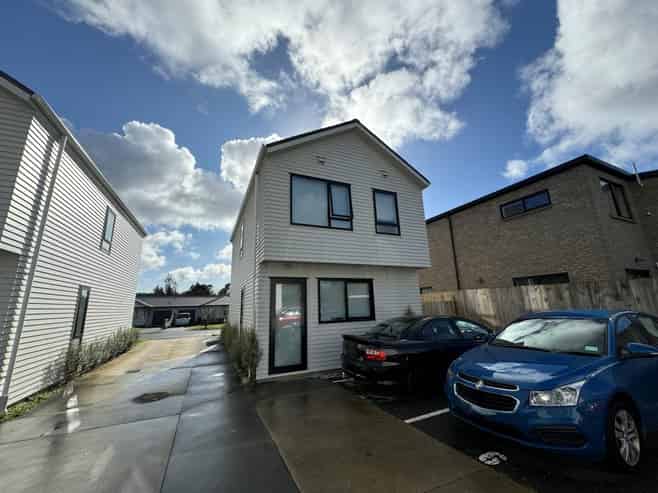 2/4 Bittern Place, Henderson