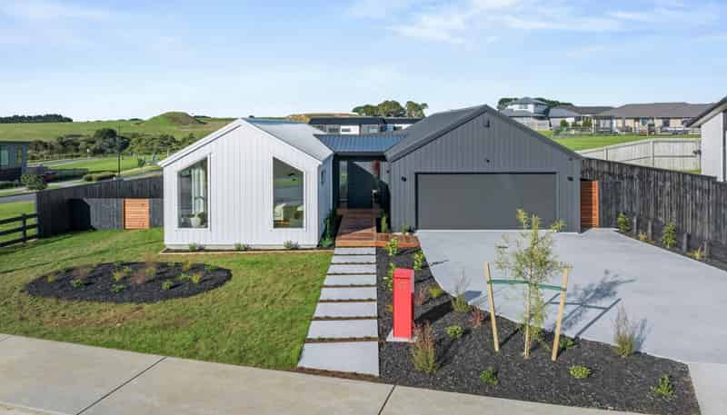 42 Opouatu Avenue, Glenbrook