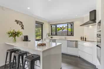 6 Cameron Drive, Acacia Bay