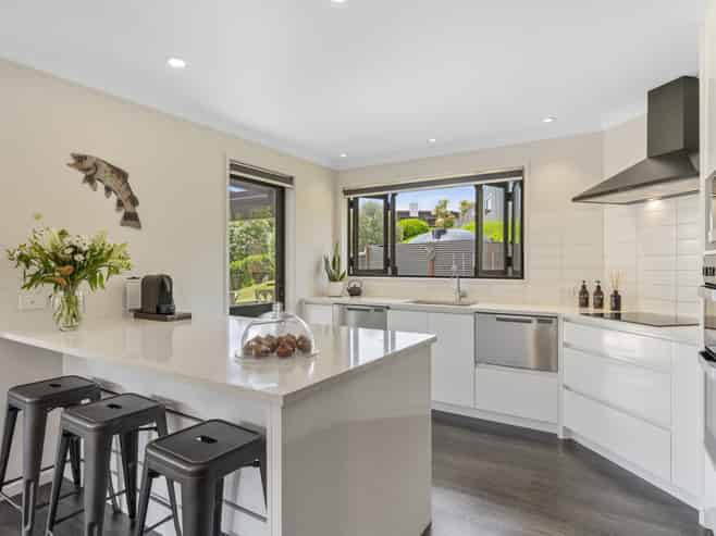 6 Cameron Drive, Acacia Bay