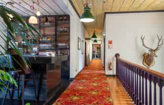 Office Room White Hart For Lease