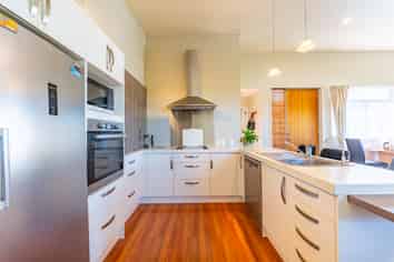 10a Balmoral Street, Marchwiel