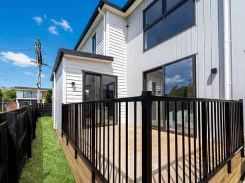 54E Royal View Road, Te Atatu South