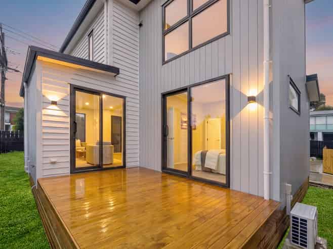 54E Royal View Road, Te Atatu South