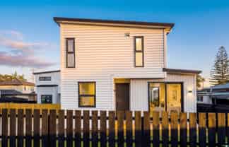 54E Royal View Road, Te Atatu South