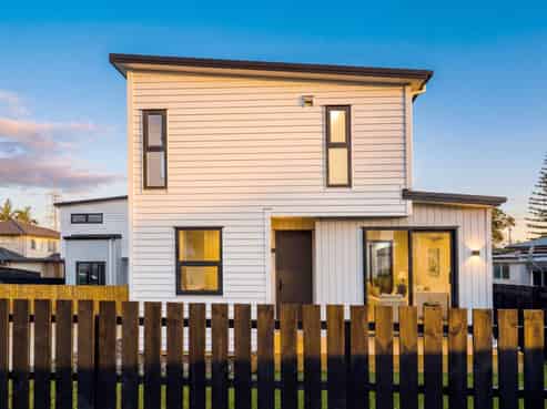 54E Royal View Road, Te Atatu South