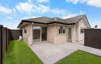 2/27 Boyce Crescent, Cambridge