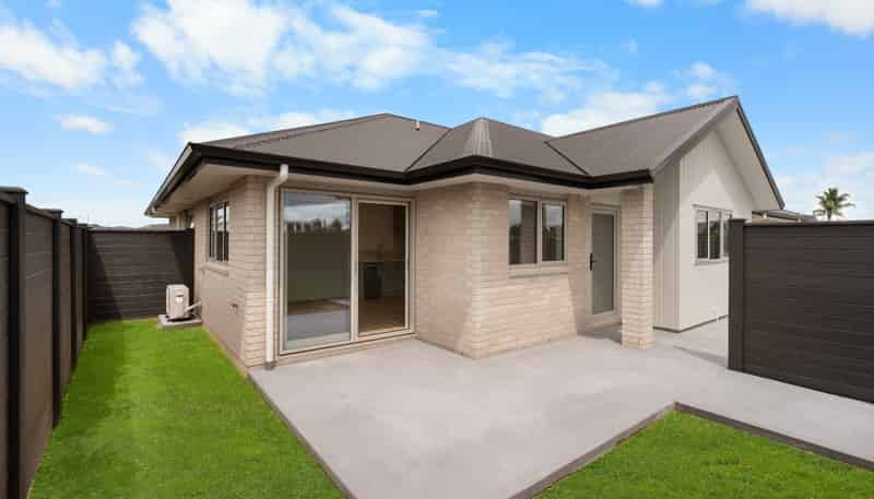 2/27 Boyce Crescent, Cambridge