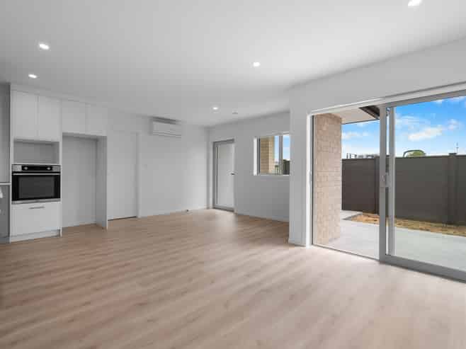 2/27 Boyce Crescent, Cambridge