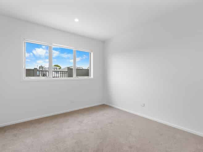 2/27 Boyce Crescent, Cambridge