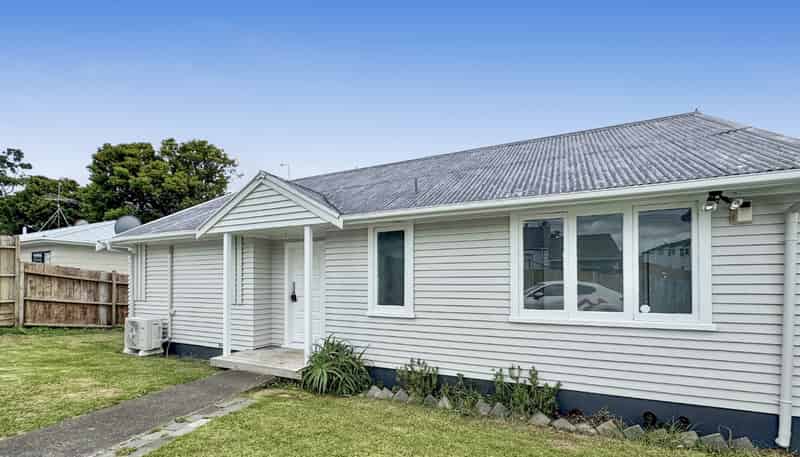 15B Christmas Road, Manurewa