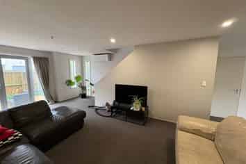 17 Whiteleigh Avenue, Addington