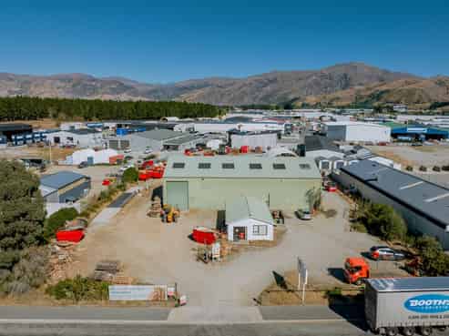 Functional Cromwell Industrial Premises