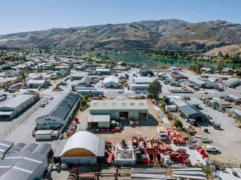 Functional Cromwell Industrial Premises