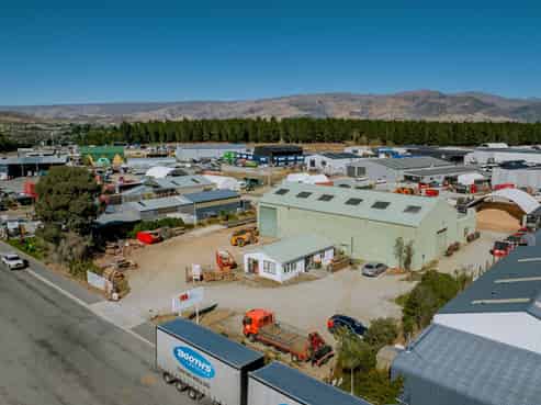 Functional Cromwell Industrial Premises