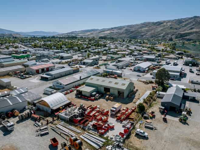 Functional Cromwell Industrial Premises