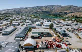 Functional Cromwell Industrial Premises