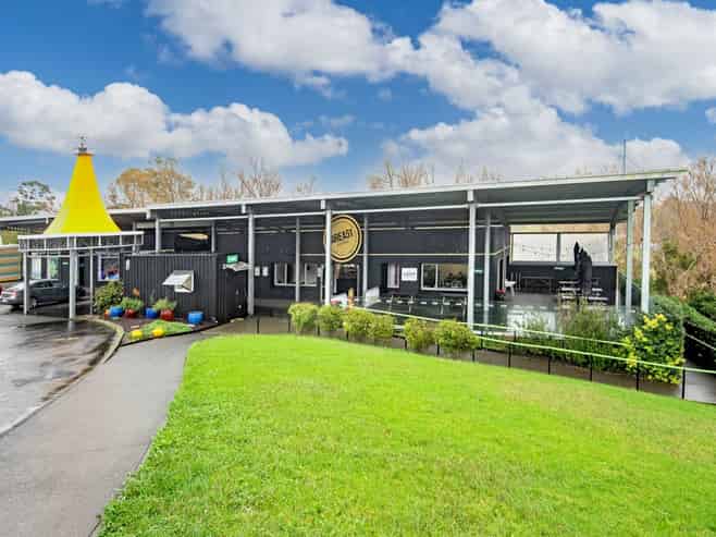 QUALITY SILVERDALE INVESTMENT WITH POTENTIAL
