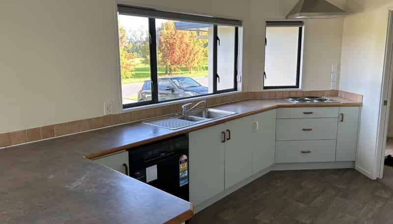 30 John Webb Drive, Glenview