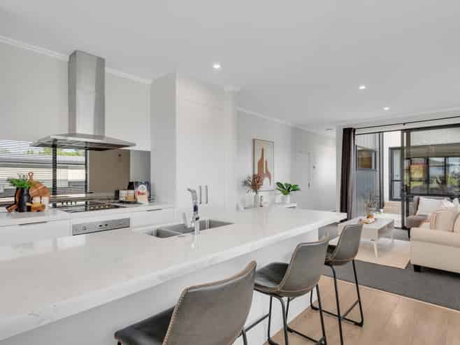 1B Hera Lane, Pyes Pa