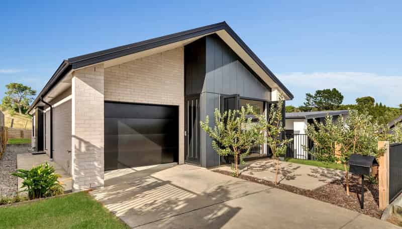 1B Hera Lane, Pyes Pa