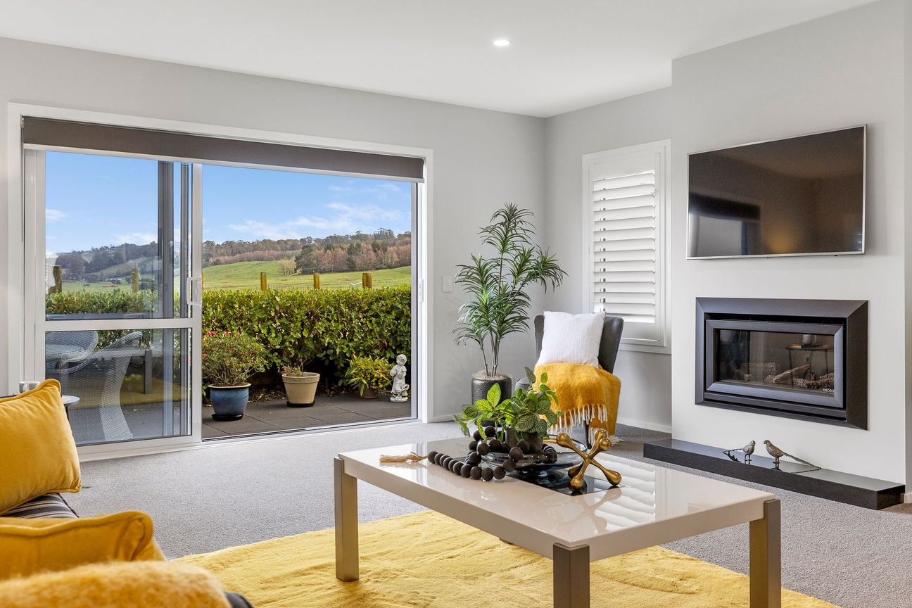 Modern Comfort with Rural Backdrop – pohled 6
