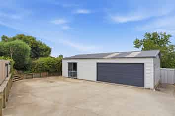 59 Kingswood Road, Brookfield