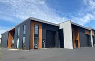 Modern Industrial/Commercial Unit - Hamilton Airport Precinct