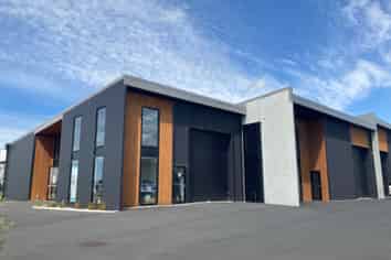 Modern Industrial/Commercial Unit - Hamilton Airport Precinct