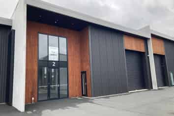 Modern Industrial/Commercial Unit - Hamilton Airport Precinct