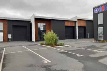 Modern Industrial/Commercial Unit - Hamilton Airport Precinct