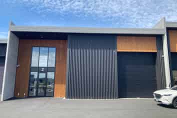 Modern Industrial/Commercial Unit - Hamilton Airport Precinct