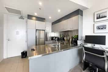 904/86 The Strand, Parnell